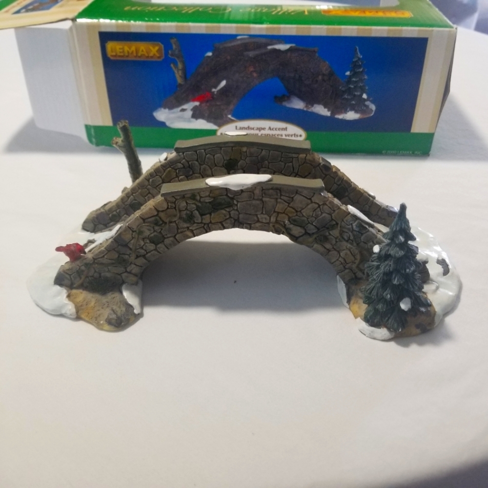 LEMAX VILLAGE COLLECTION OLDE STONE BRIDGE # 03328.